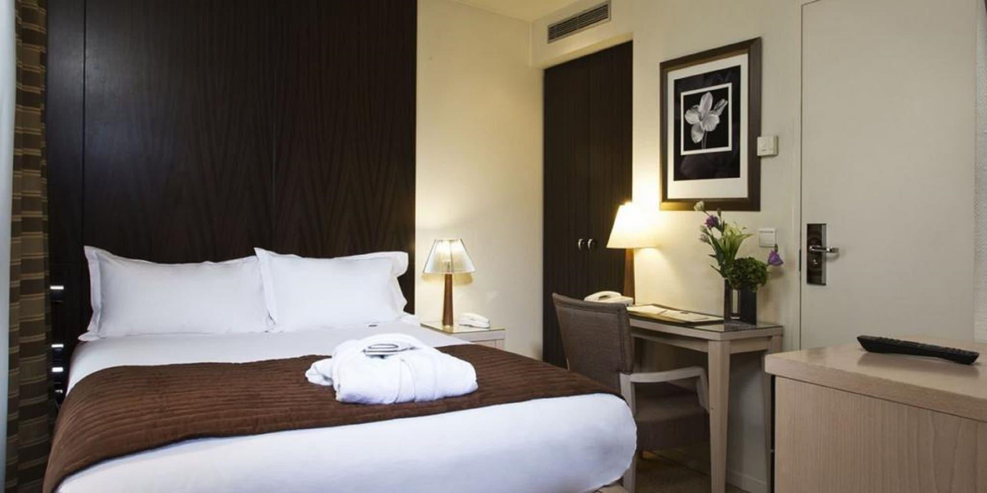 Hotel Le Pera Париж Экстерьер фото